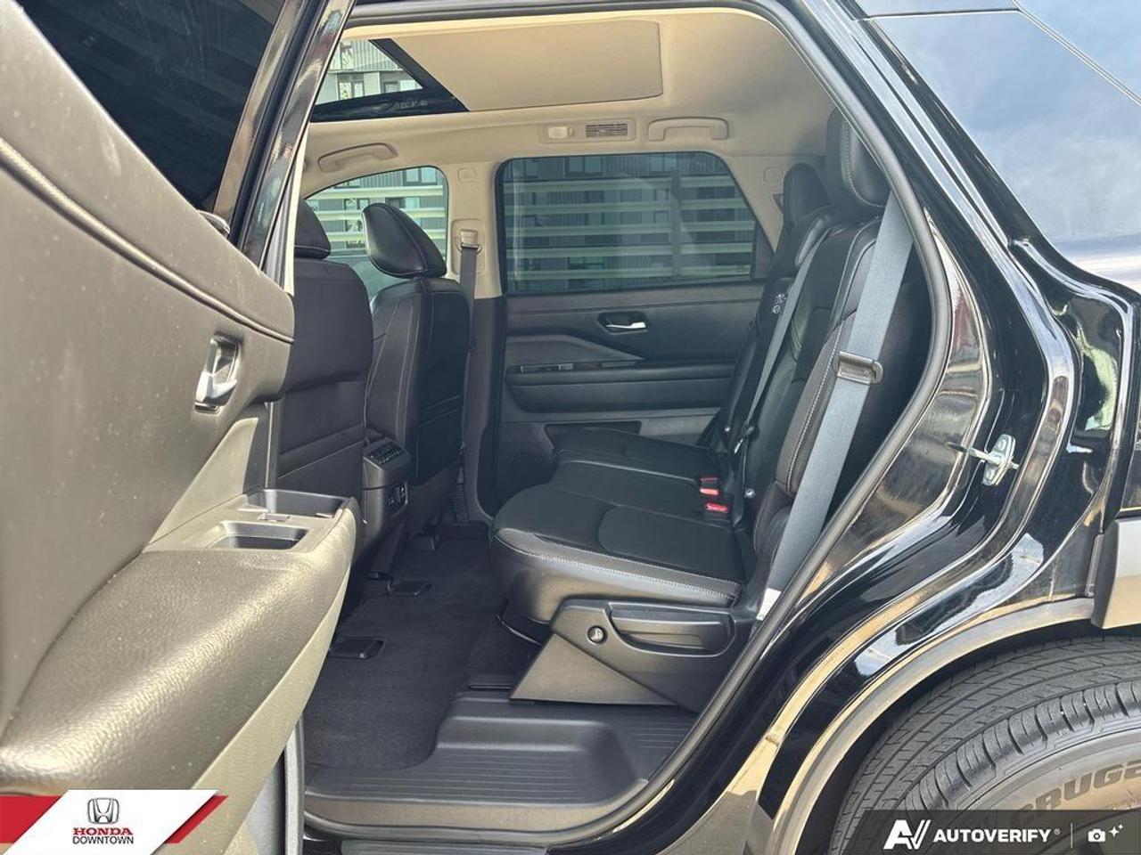 2024 Nissan Pathfinder SL 4dr 4x4 Photo