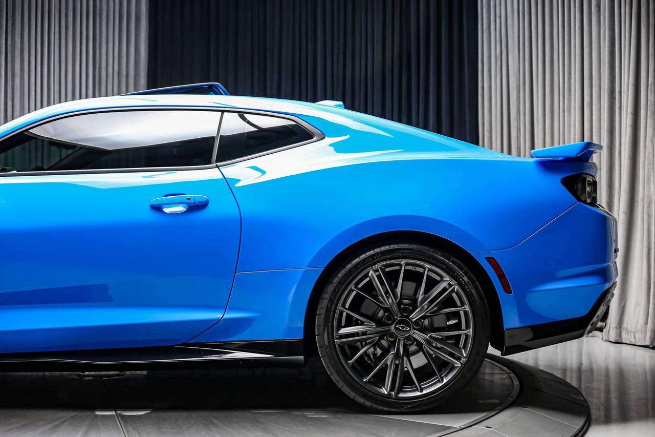 2022 Chevrolet Camaro ZL1 COUPE MANUAL 650HP NOACCIDNT SUNROOF LOWKM Photo