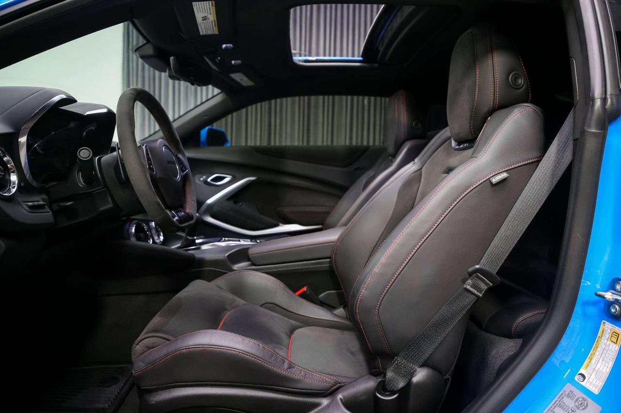 2022 Chevrolet Camaro ZL1 COUPE MANUAL 650HP NOACCIDNT SUNROOF LOWKM Photo
