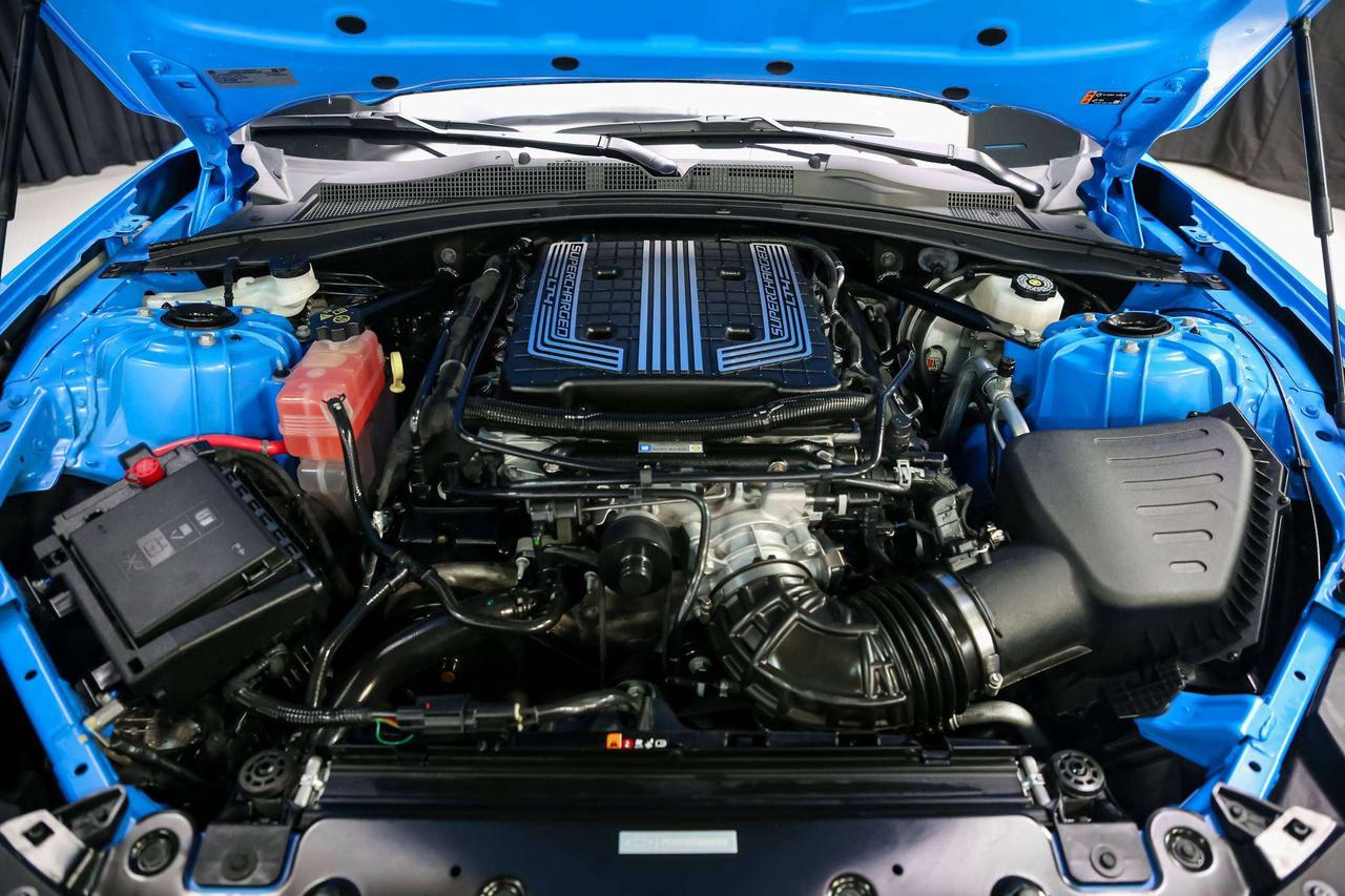 2022 Chevrolet Camaro ZL1 COUPE MANUAL 650HP NOACCIDNT SUNROOF LOWKM Photo