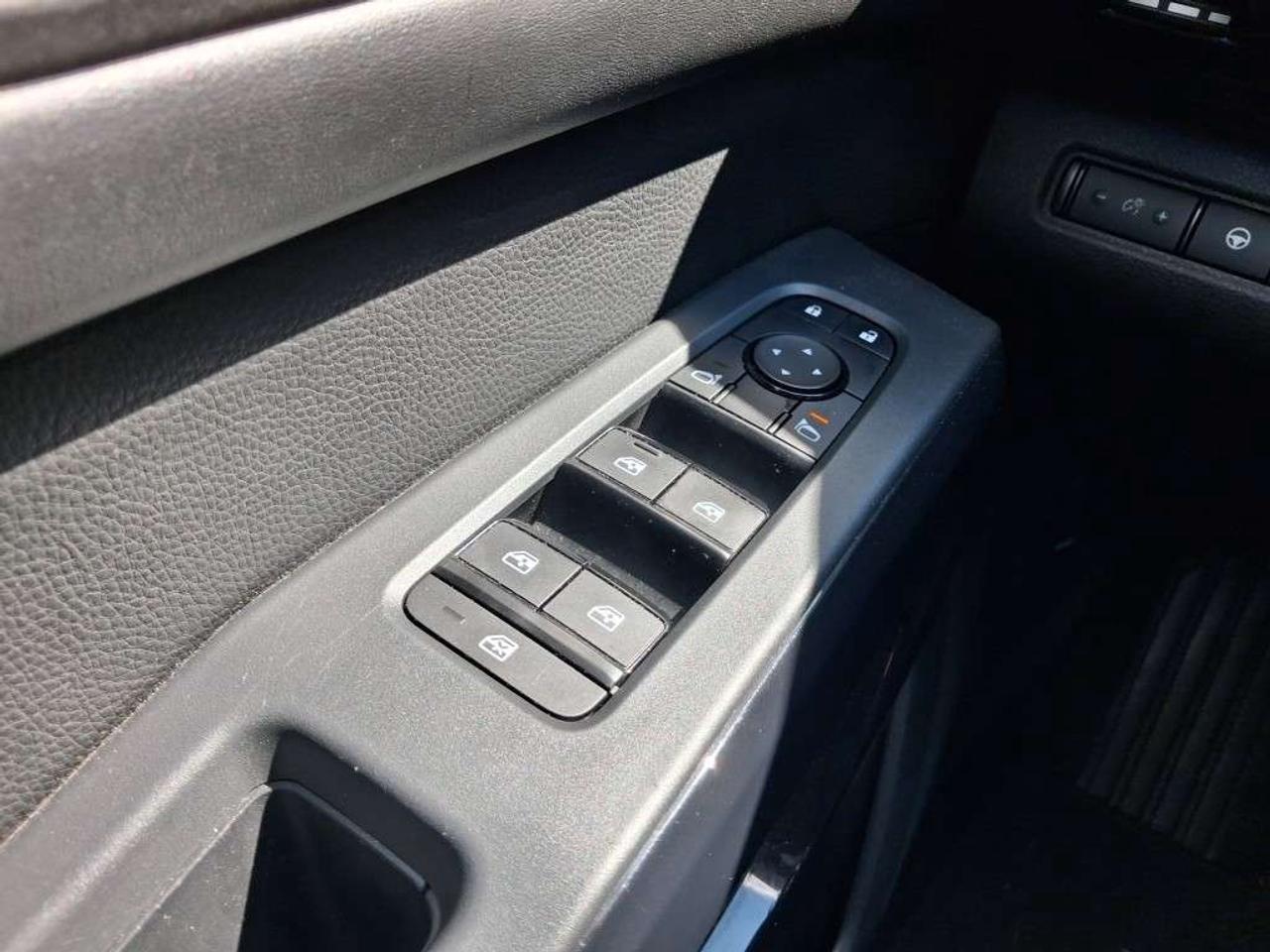 2023 Nissan Pathfinder S 4WD Photo