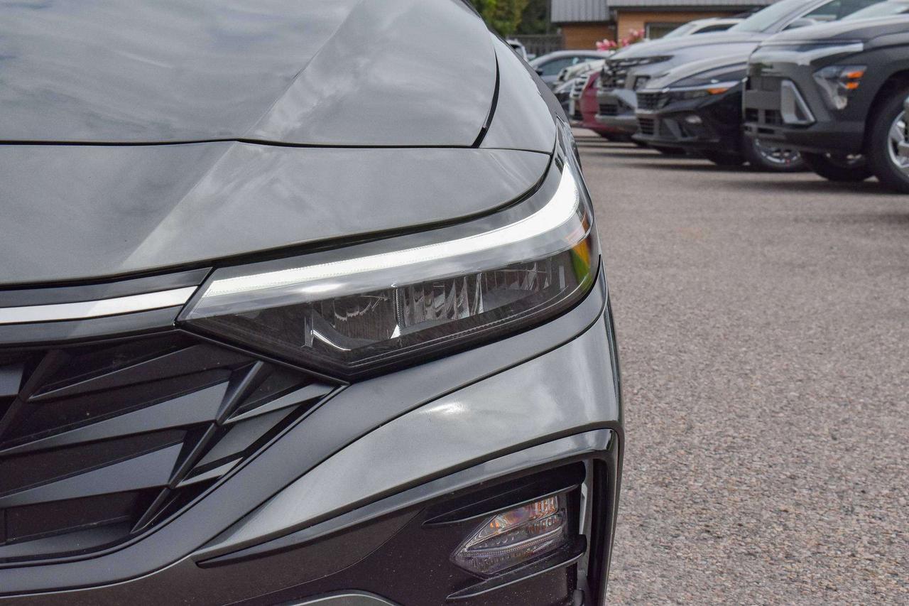 2025 Hyundai Elantra Luxury Photo2