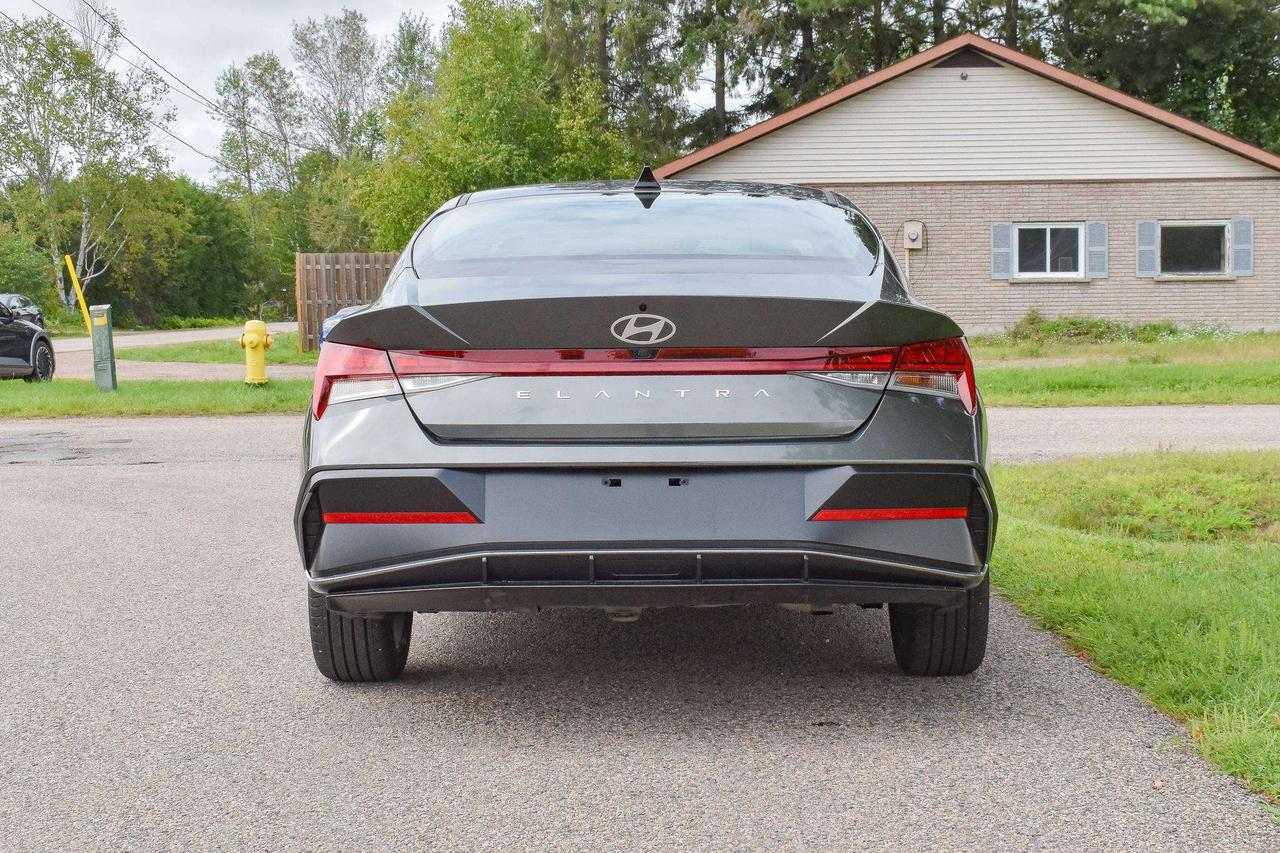 2025 Hyundai Elantra Luxury Photo