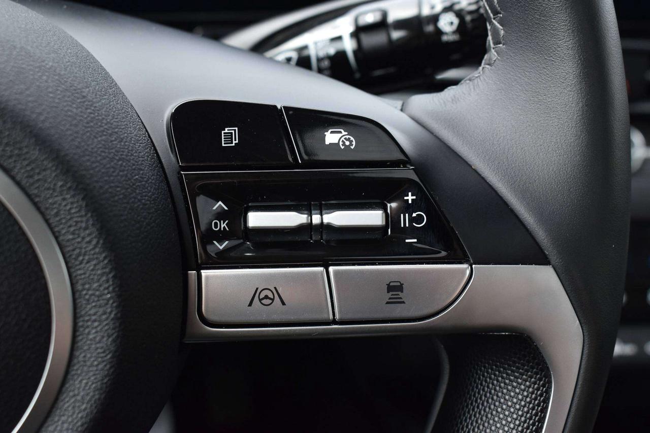 2025 Hyundai Elantra Luxury Photo