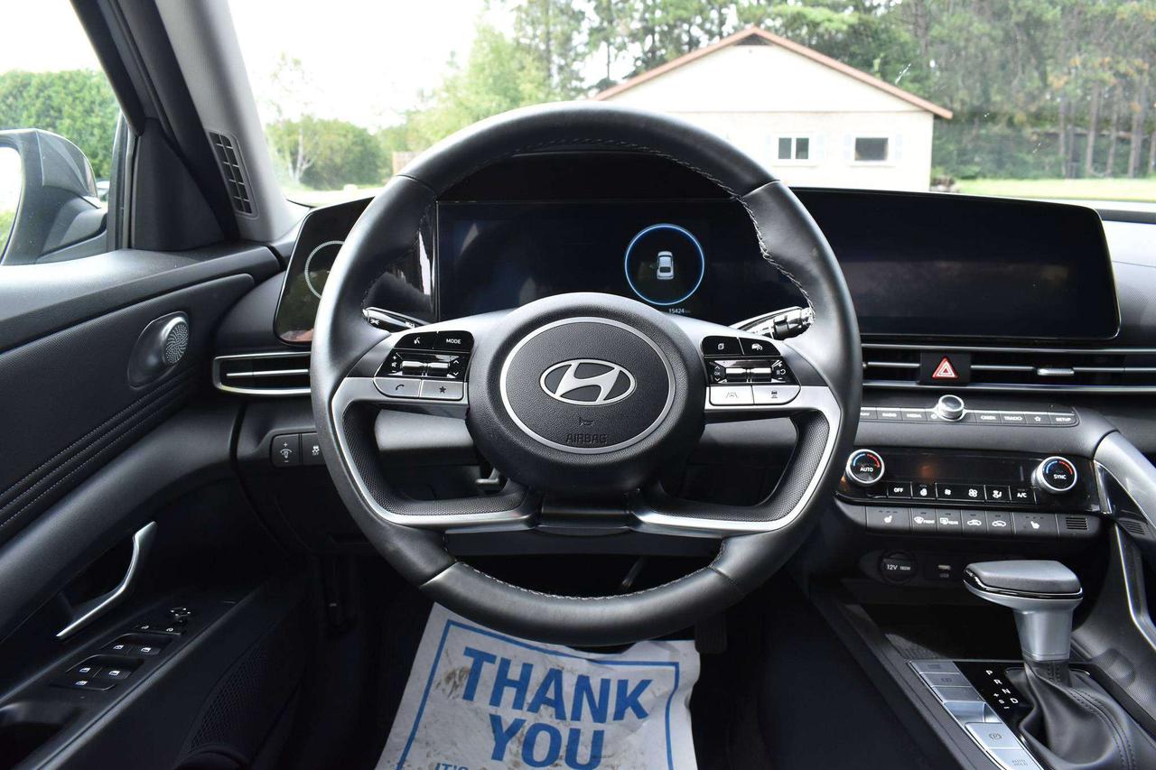 2025 Hyundai Elantra Luxury Photo
