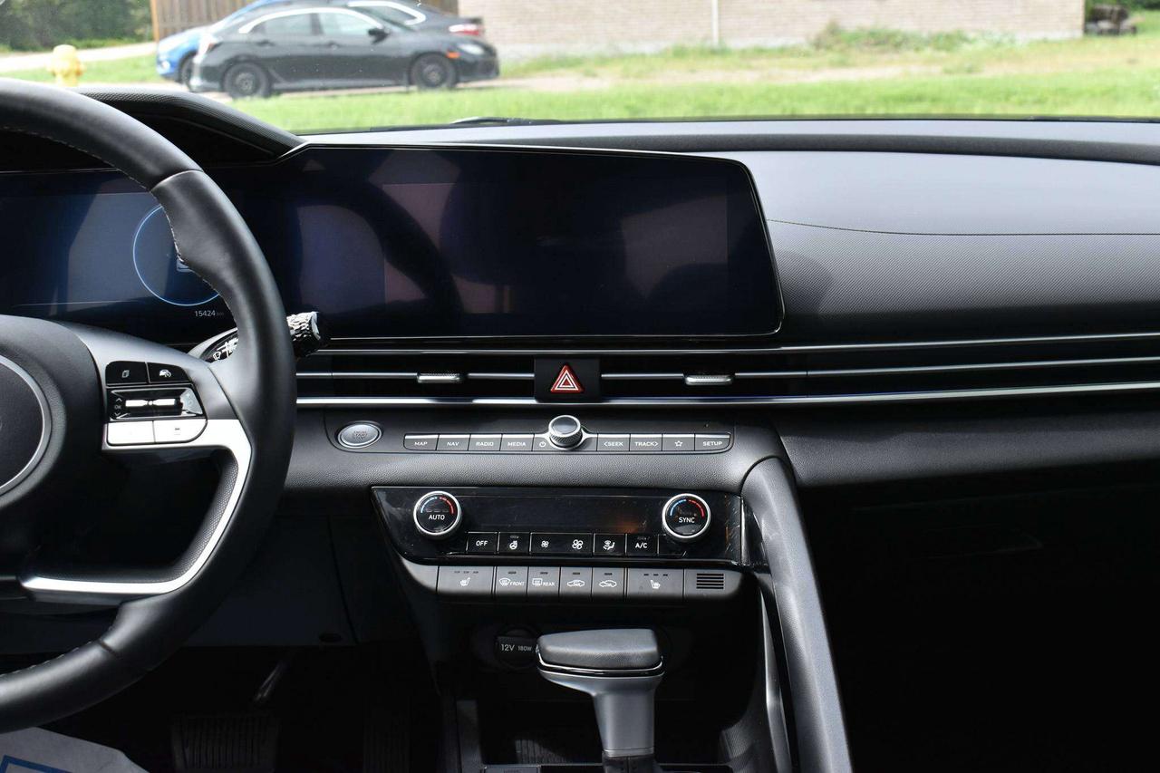 2025 Hyundai Elantra Luxury Photo