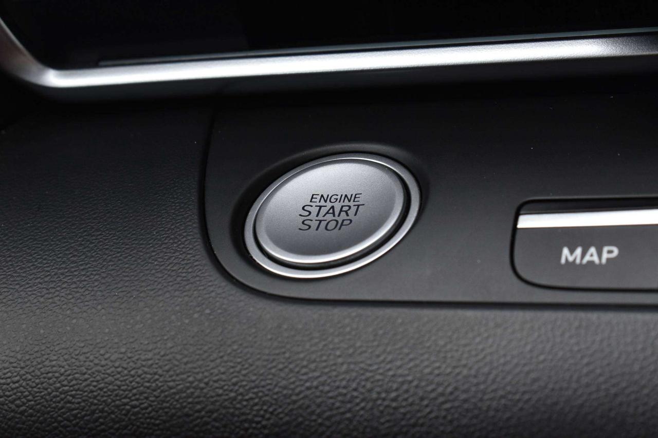 2025 Hyundai Elantra Luxury Photo