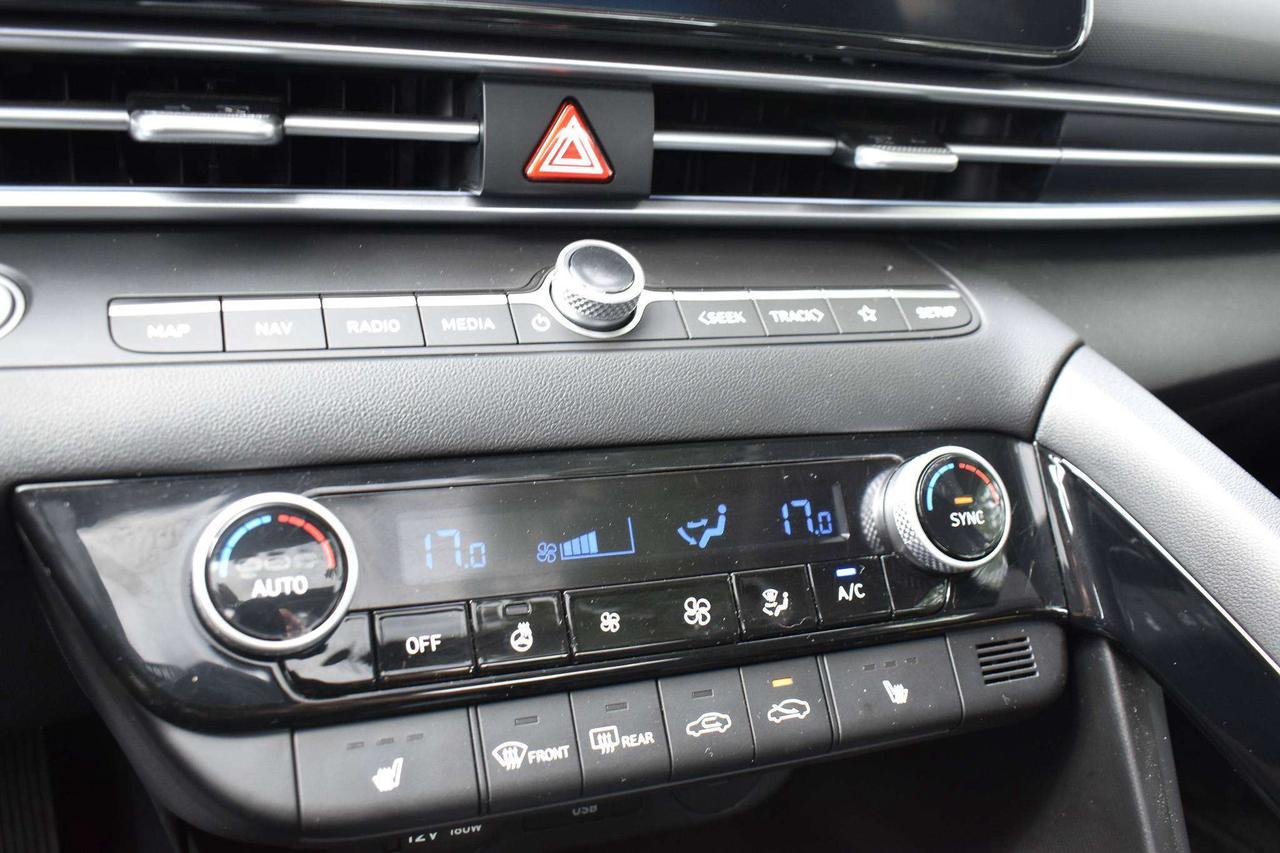 2025 Hyundai Elantra Luxury Photo