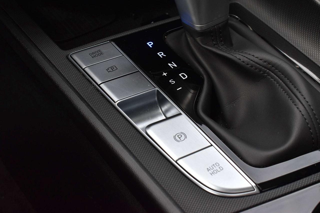 2025 Hyundai Elantra Luxury Photo