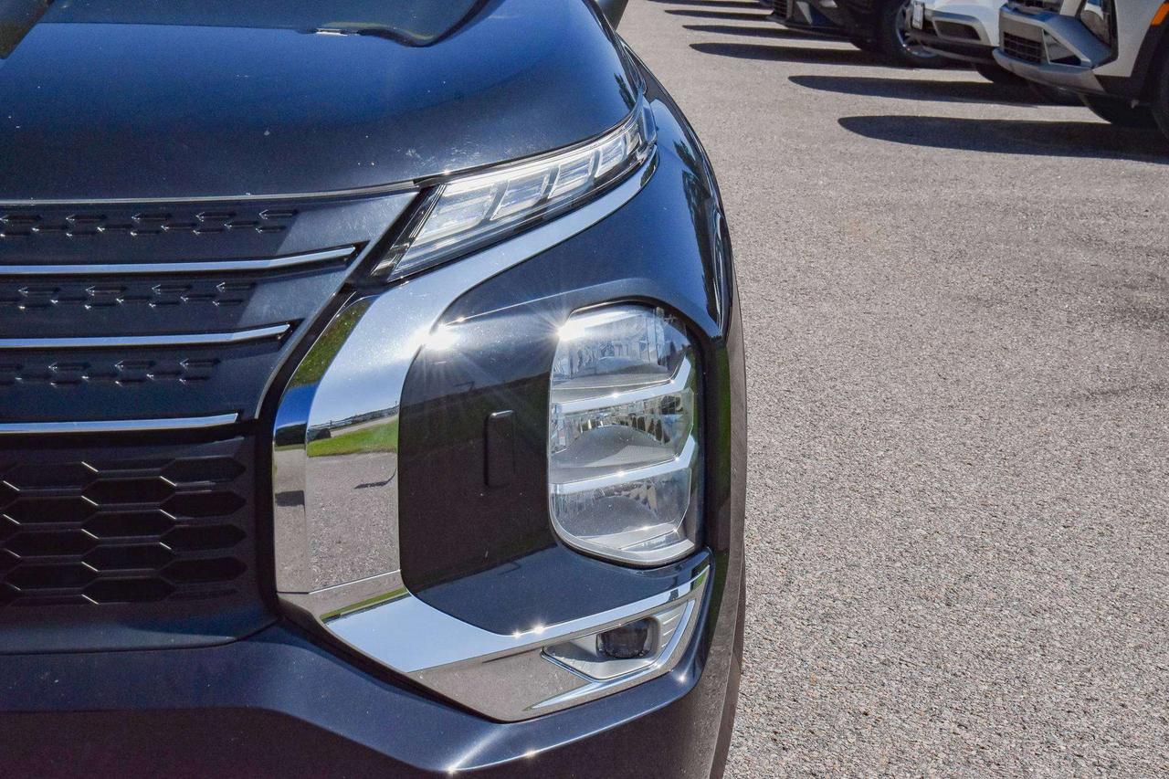 2022 Mitsubishi Outlander SE Photo1