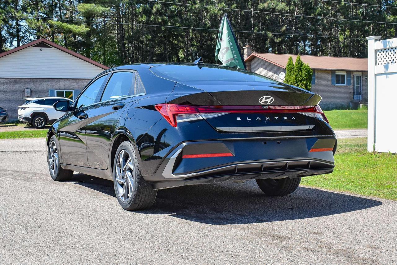 2025 Hyundai Elantra Luxury Photo