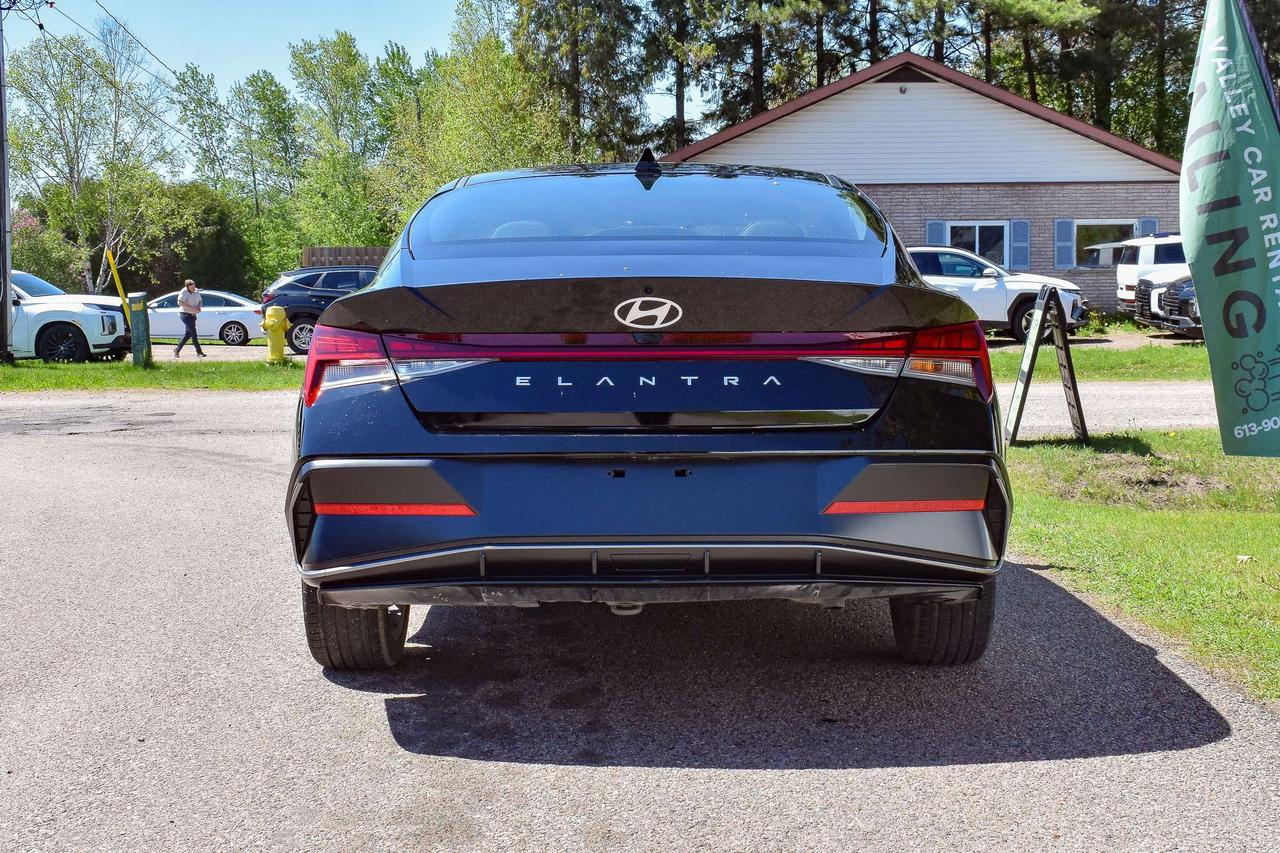 2025 Hyundai Elantra Luxury Photo