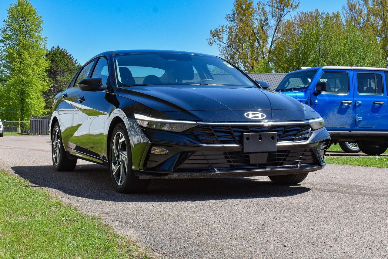 2025 Hyundai Elantra Luxury Photo