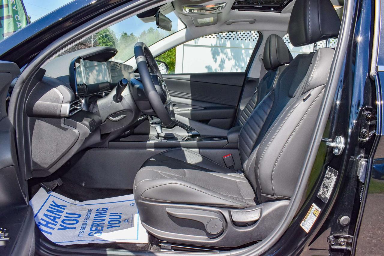 2025 Hyundai Elantra Luxury Photo