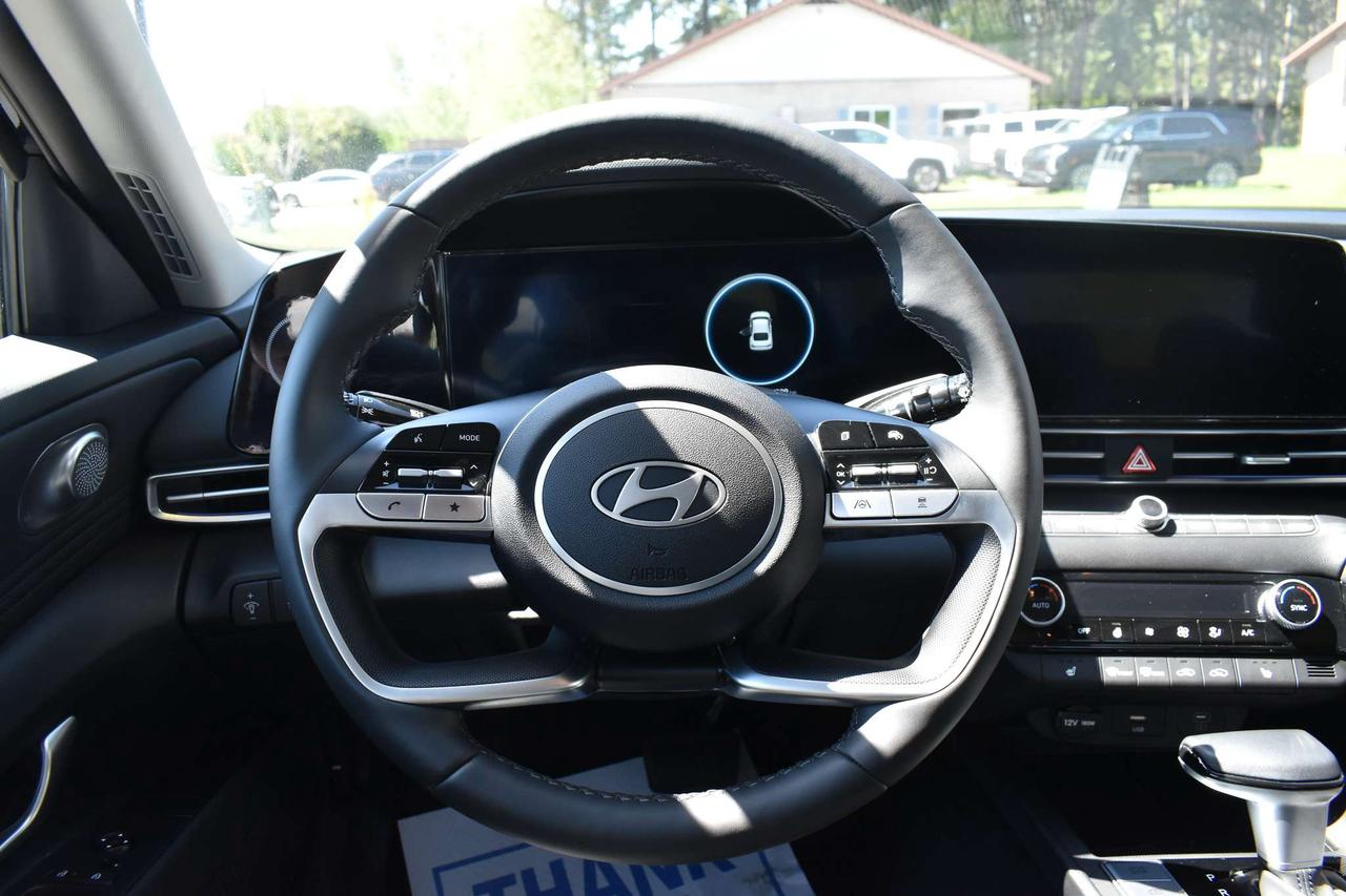 2025 Hyundai Elantra Luxury Photo