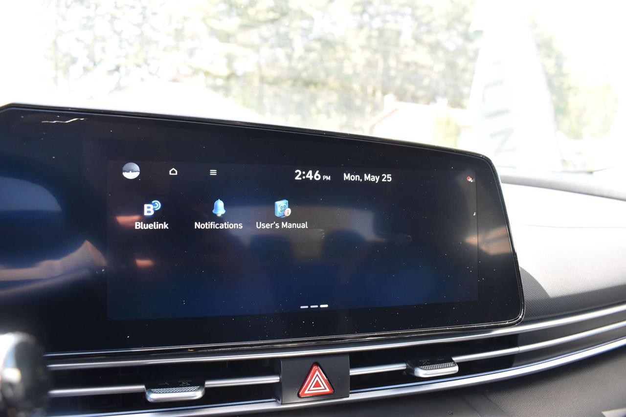 2025 Hyundai Elantra Luxury Photo