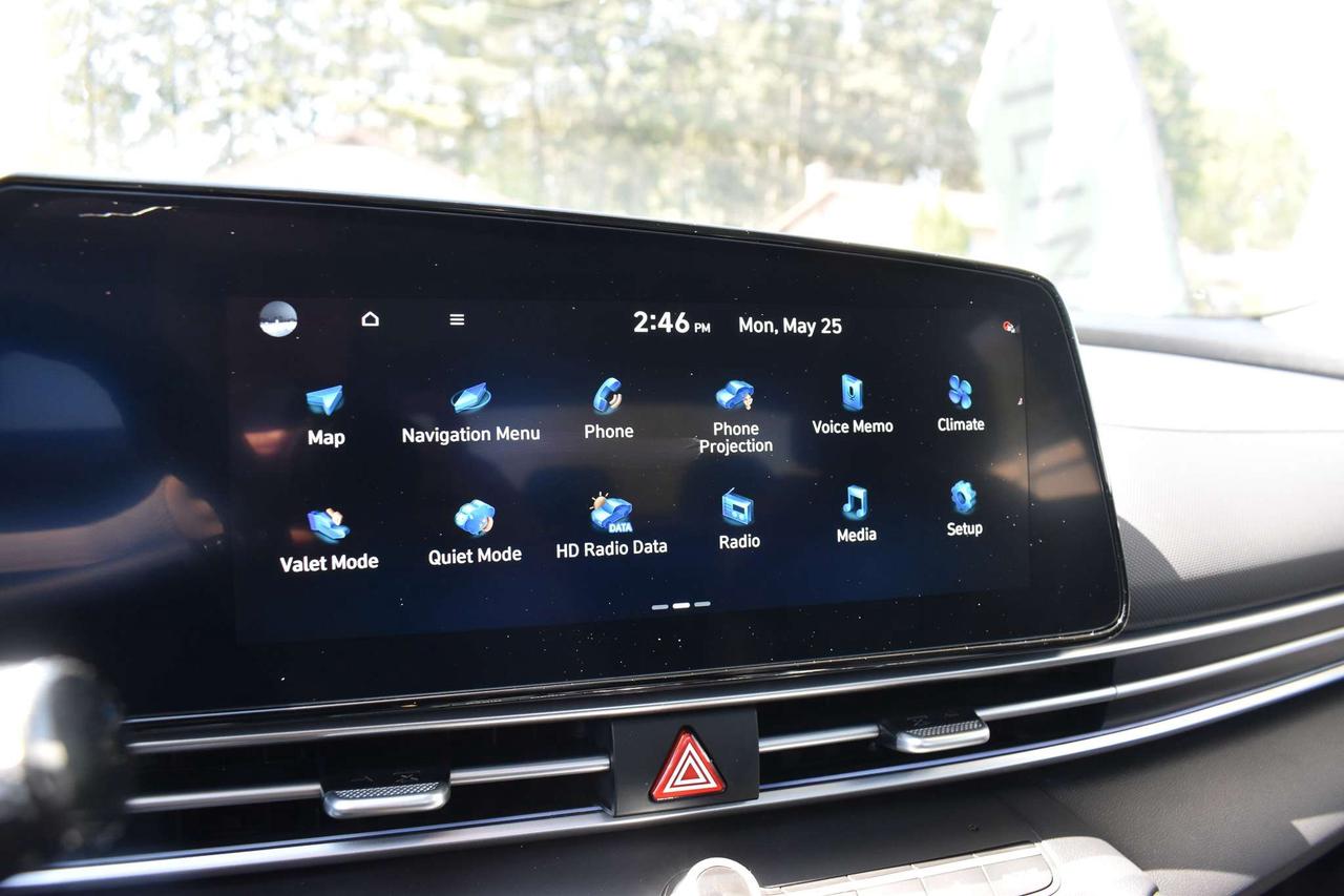 2025 Hyundai Elantra Luxury Photo