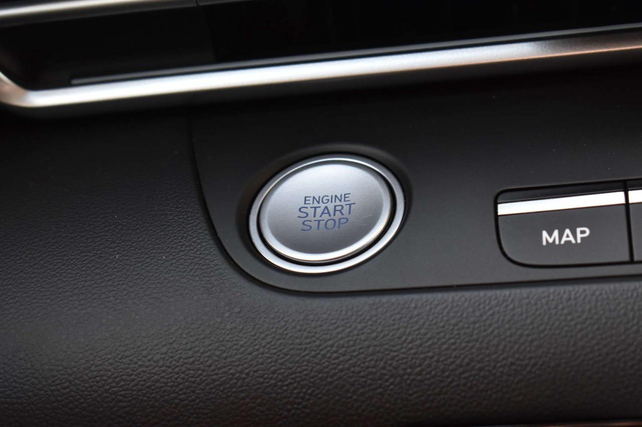 2025 Hyundai Elantra Luxury Photo