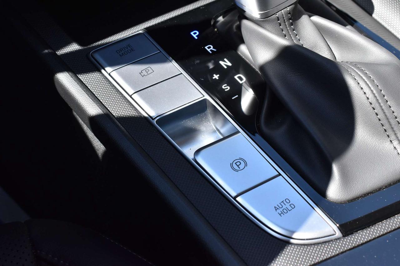 2025 Hyundai Elantra Luxury Photo