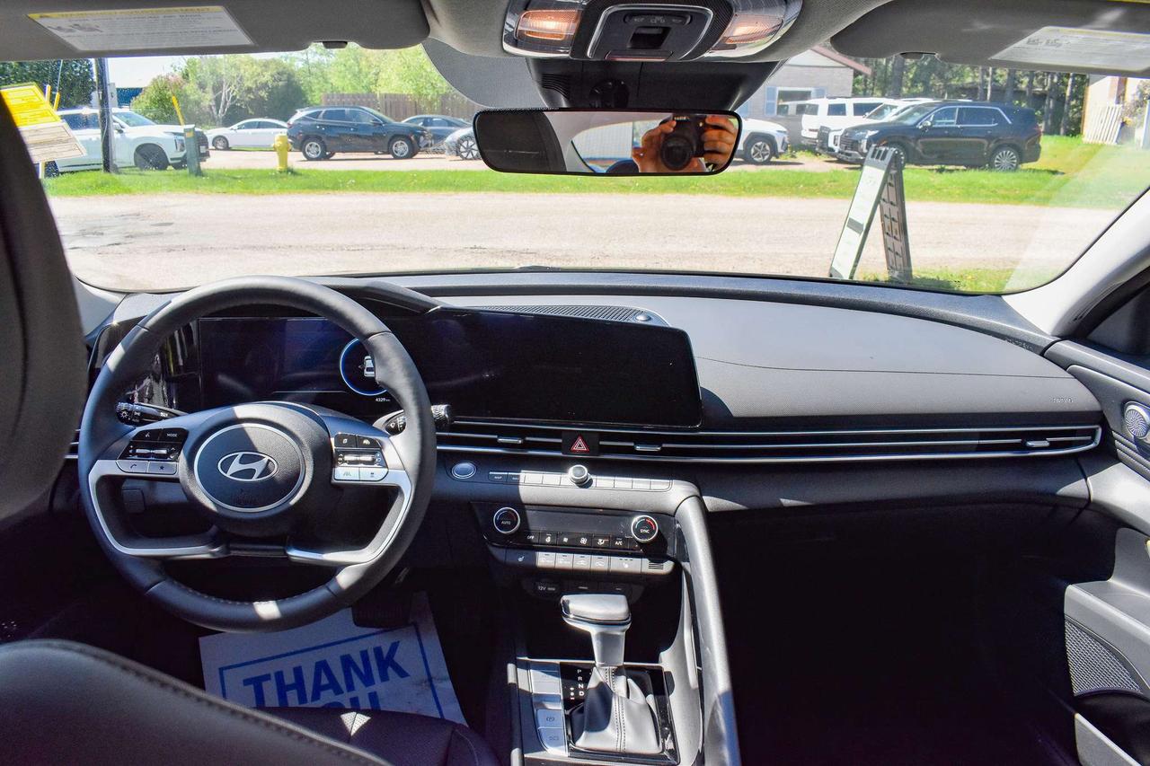 2025 Hyundai Elantra Luxury Photo