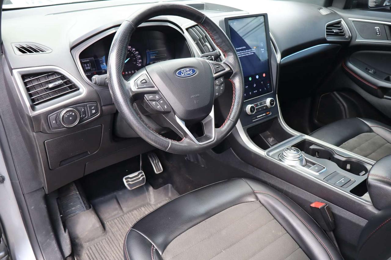 2022 Ford Edge ST-LINE AWD Photo