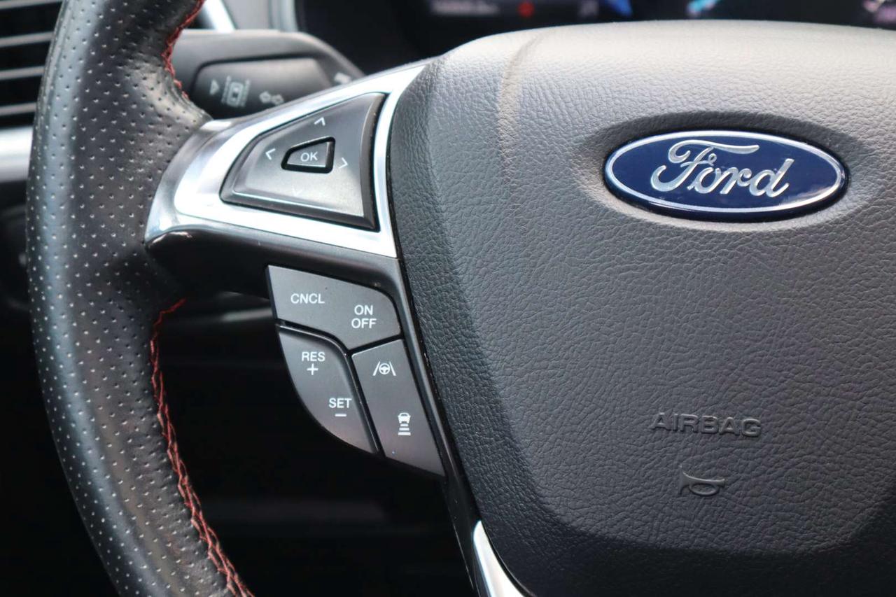 2022 Ford Edge ST-LINE AWD Photo
