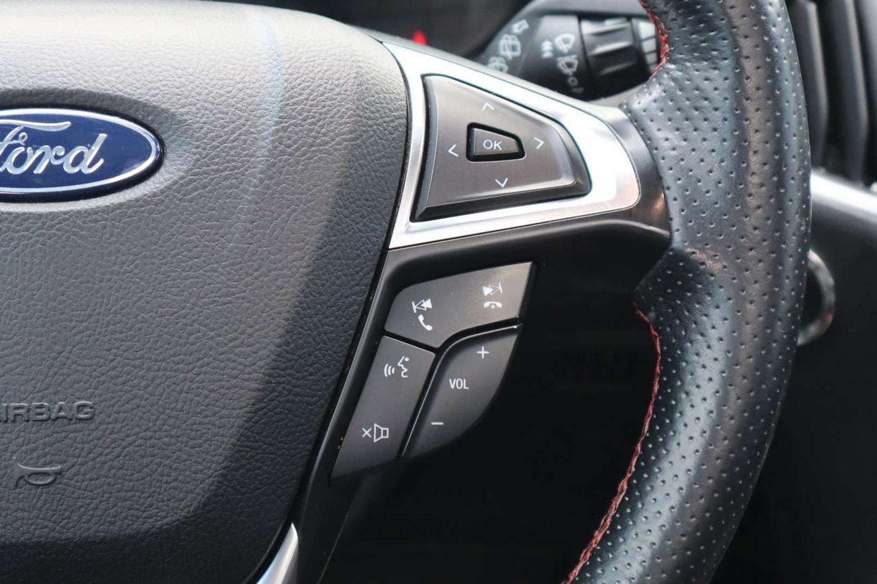 2022 Ford Edge ST-LINE AWD Photo