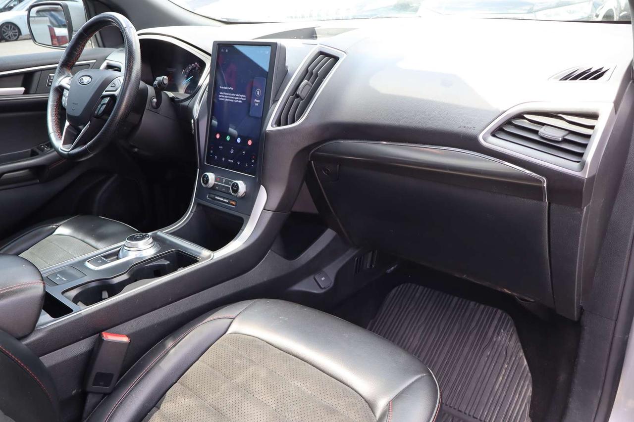 2022 Ford Edge ST-LINE AWD Photo