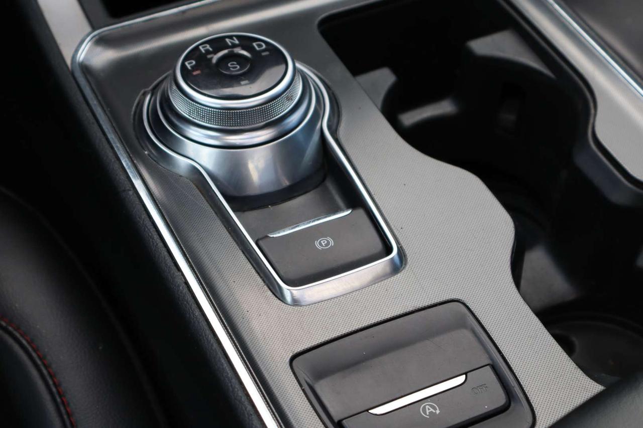 2022 Ford Edge ST-LINE AWD Photo