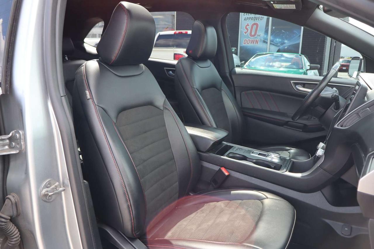 2022 Ford Edge ST-LINE AWD Photo