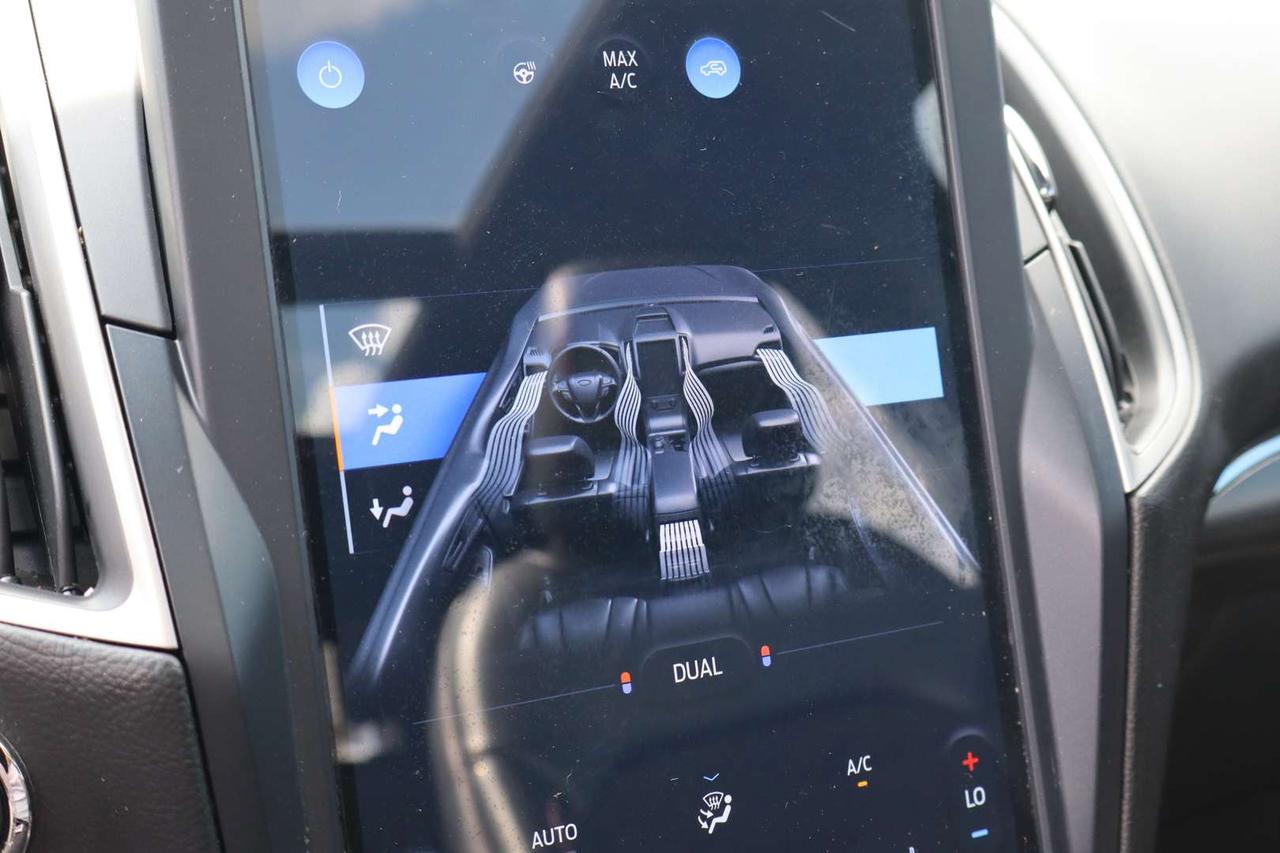 2022 Ford Edge ST-LINE AWD Photo
