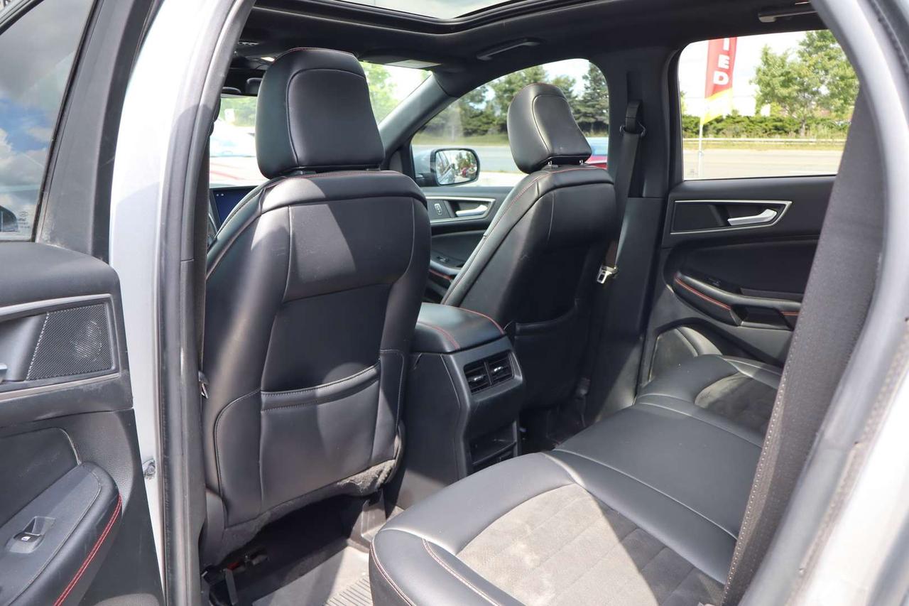 2022 Ford Edge ST-LINE AWD Photo