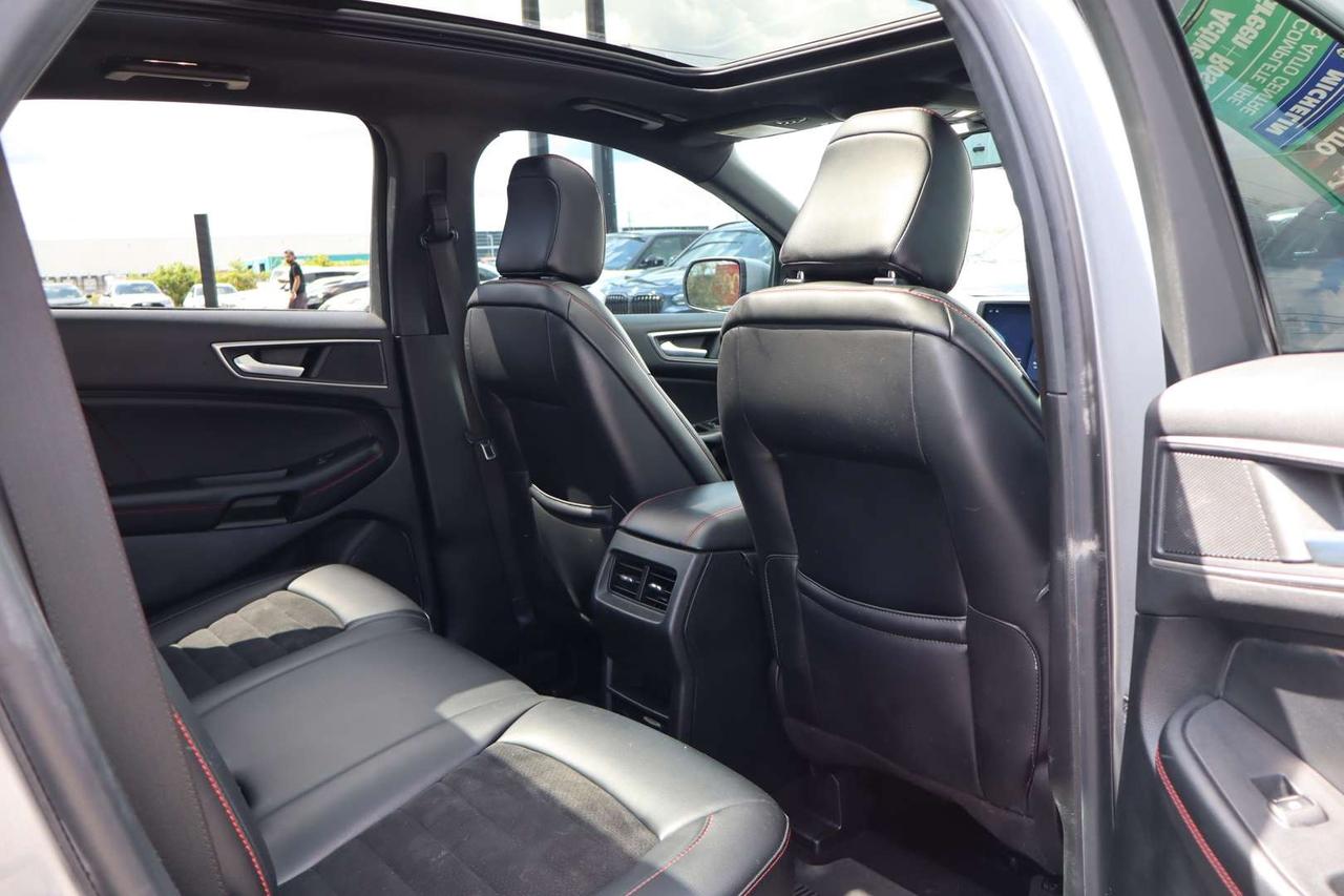 2022 Ford Edge ST-LINE AWD Photo
