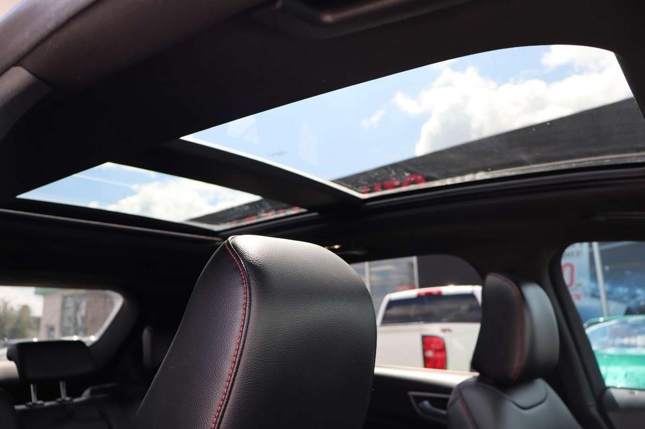 2022 Ford Edge ST-LINE AWD Photo