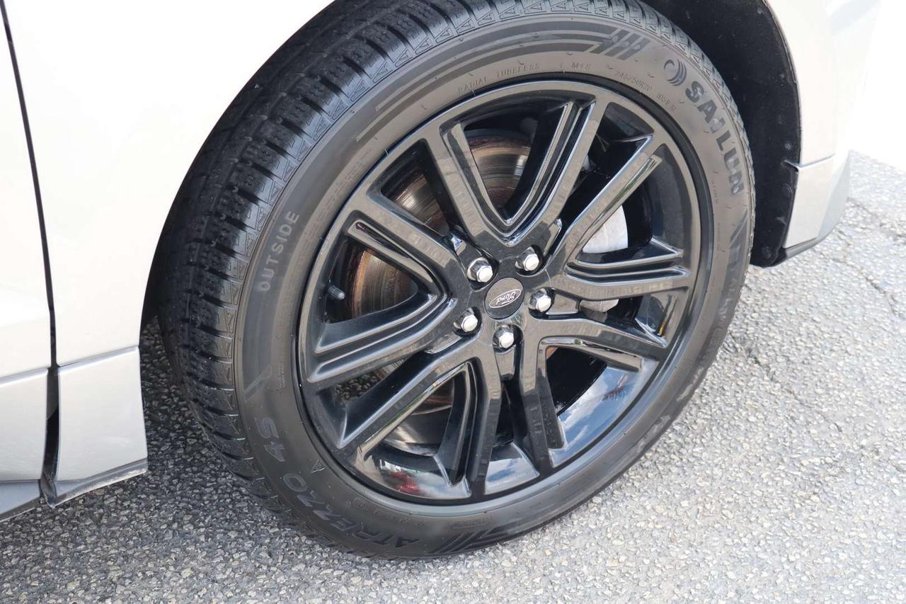 2022 Ford Edge ST-LINE AWD Photo