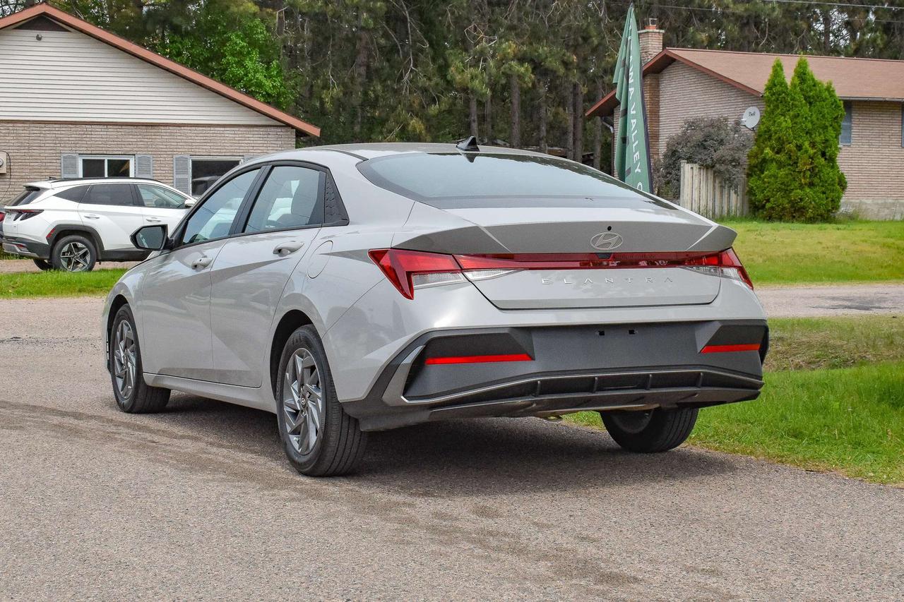 2026 Hyundai Elantra Preferred Photo4