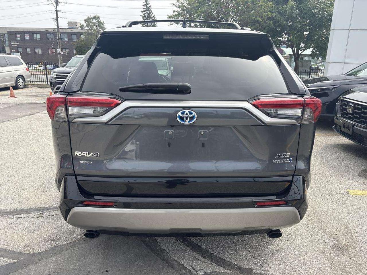2024 Toyota RAV4 Hybrid XSE Clean Carfax Photo