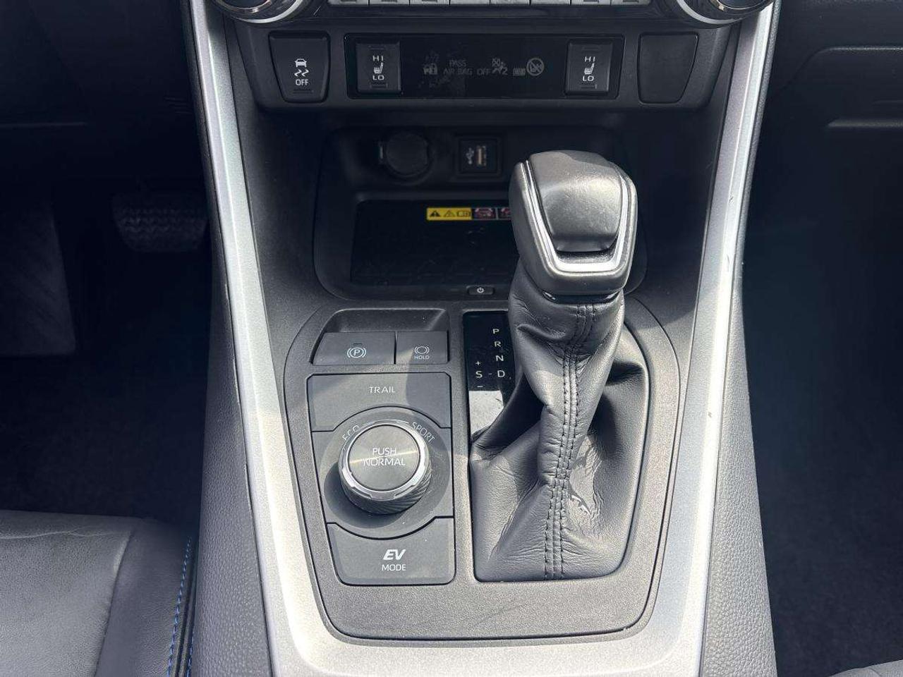 2024 Toyota RAV4 Hybrid XSE Clean Carfax Photo