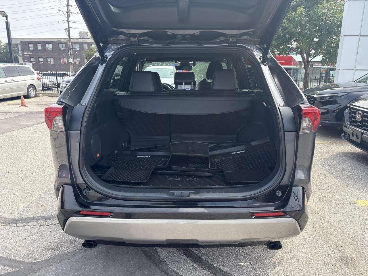 2024 Toyota RAV4 Hybrid XSE Clean Carfax Photo