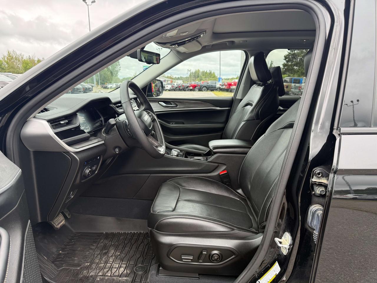 2023 Jeep Grand Cherokee Limited 4xe - htd/vntd leather - pano sunroof Photo3