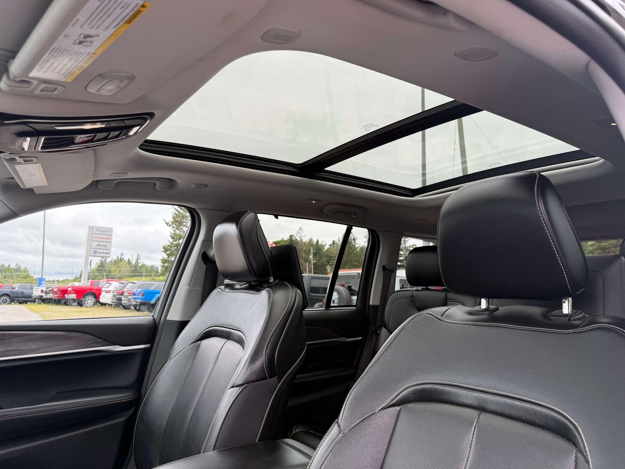 2023 Jeep Grand Cherokee Limited 4xe - htd/vntd leather - pano sunroof Photo