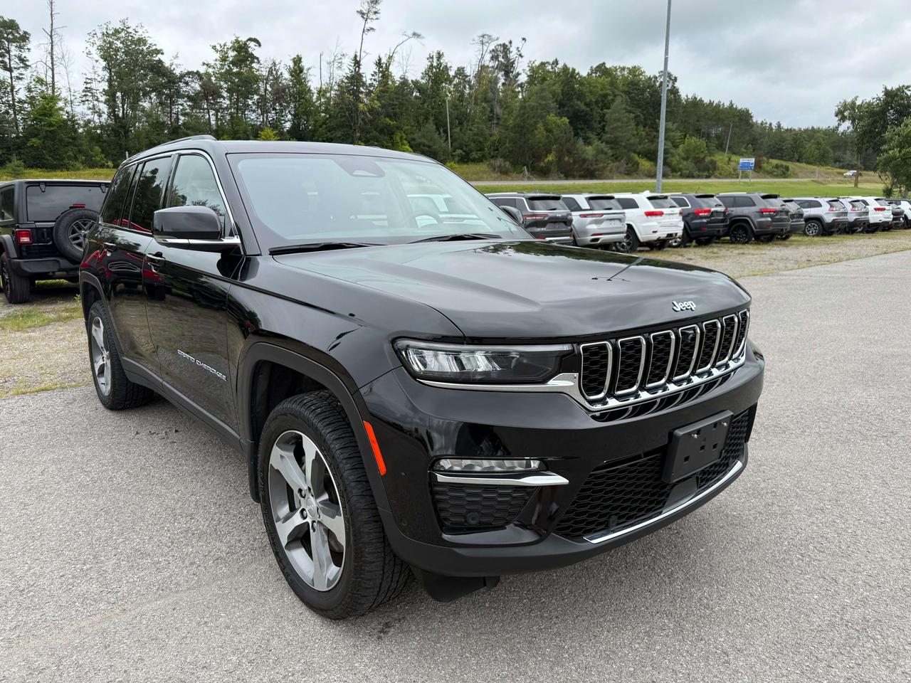 2023 Jeep Grand Cherokee Limited 4xe - htd/vntd leather - pano sunroof Photo