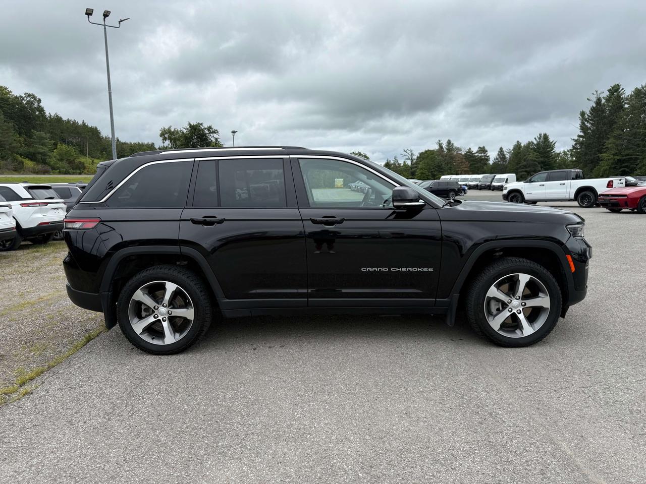 2023 Jeep Grand Cherokee Limited 4xe - htd/vntd leather - pano sunroof Photo