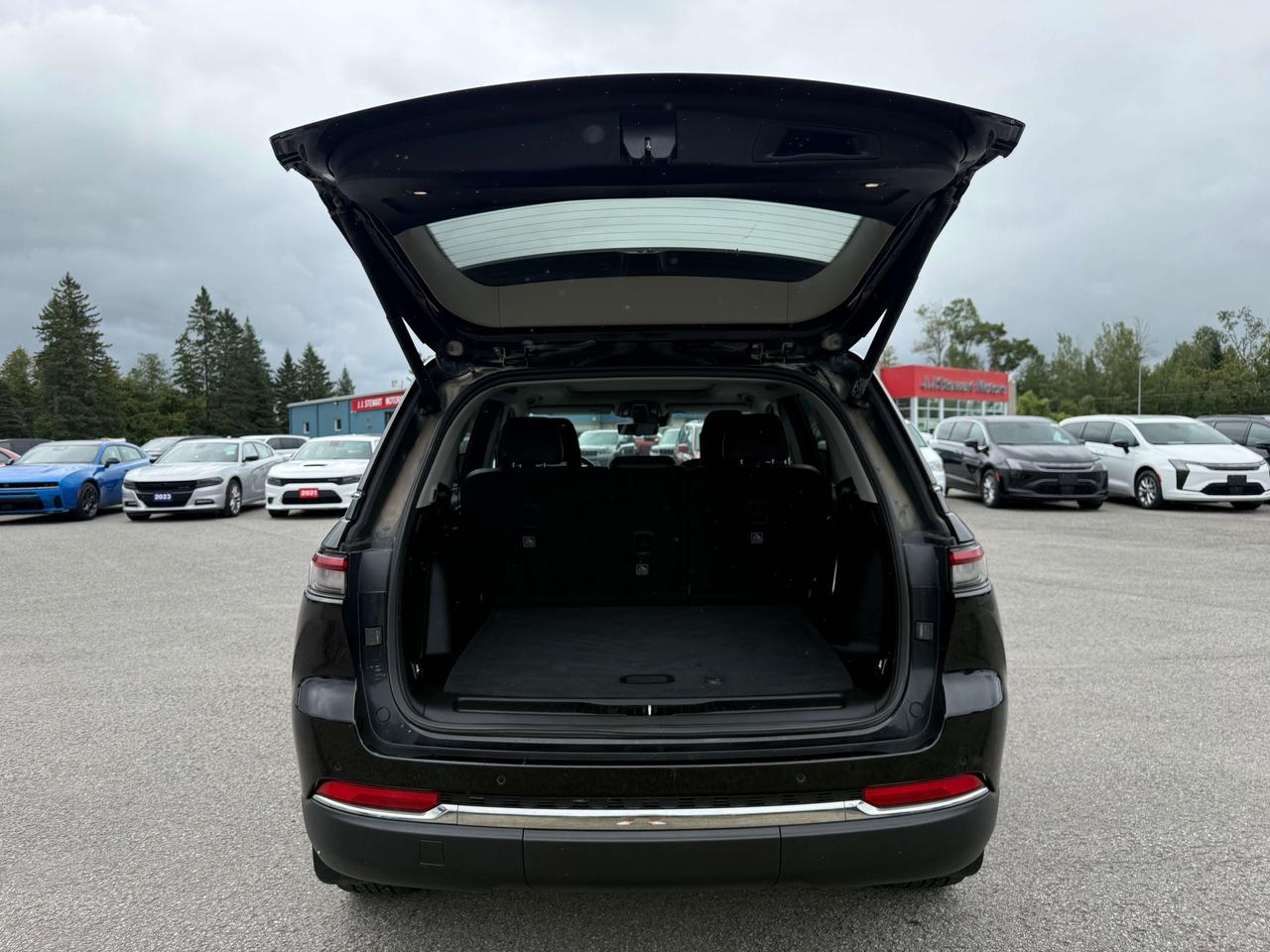 2023 Jeep Grand Cherokee Limited 4xe - htd/vntd leather - pano sunroof Photo