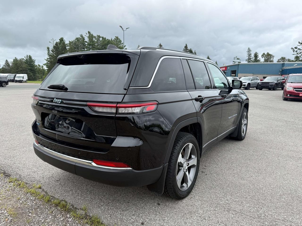 2023 Jeep Grand Cherokee Limited 4xe - htd/vntd leather - pano sunroof Photo