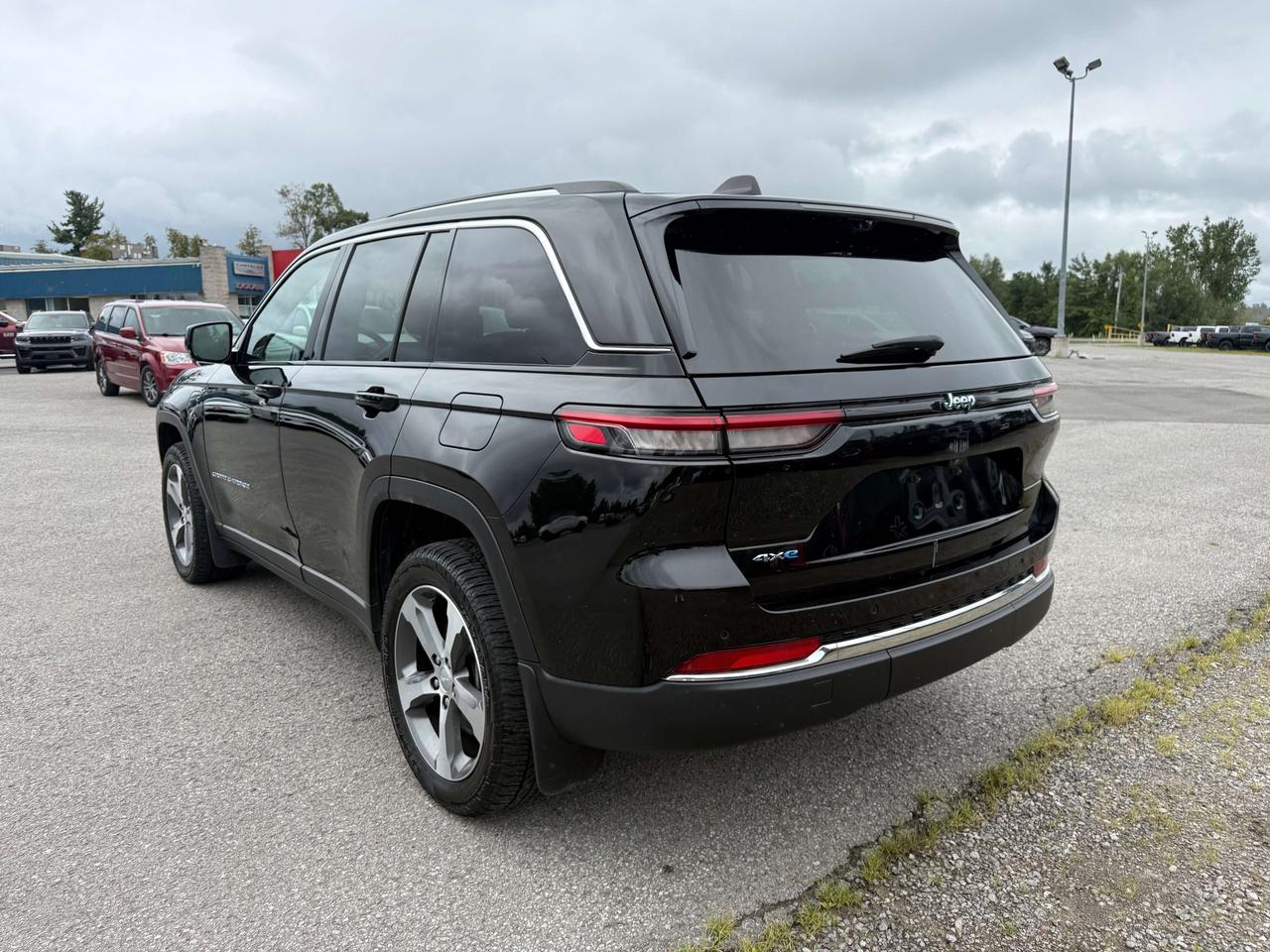 2023 Jeep Grand Cherokee Limited 4xe - htd/vntd leather - pano sunroof Photo