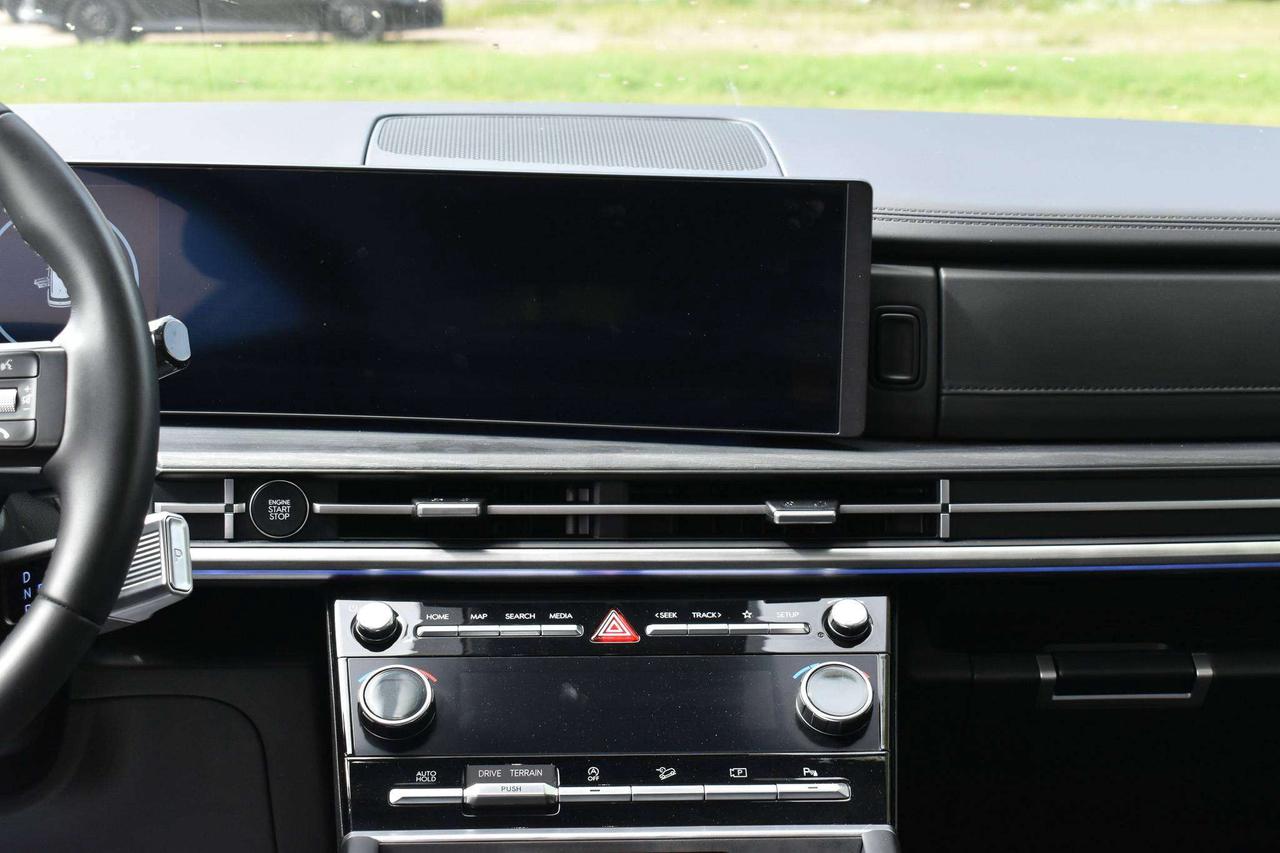 2025 Hyundai Santa Fe Luxury Photo