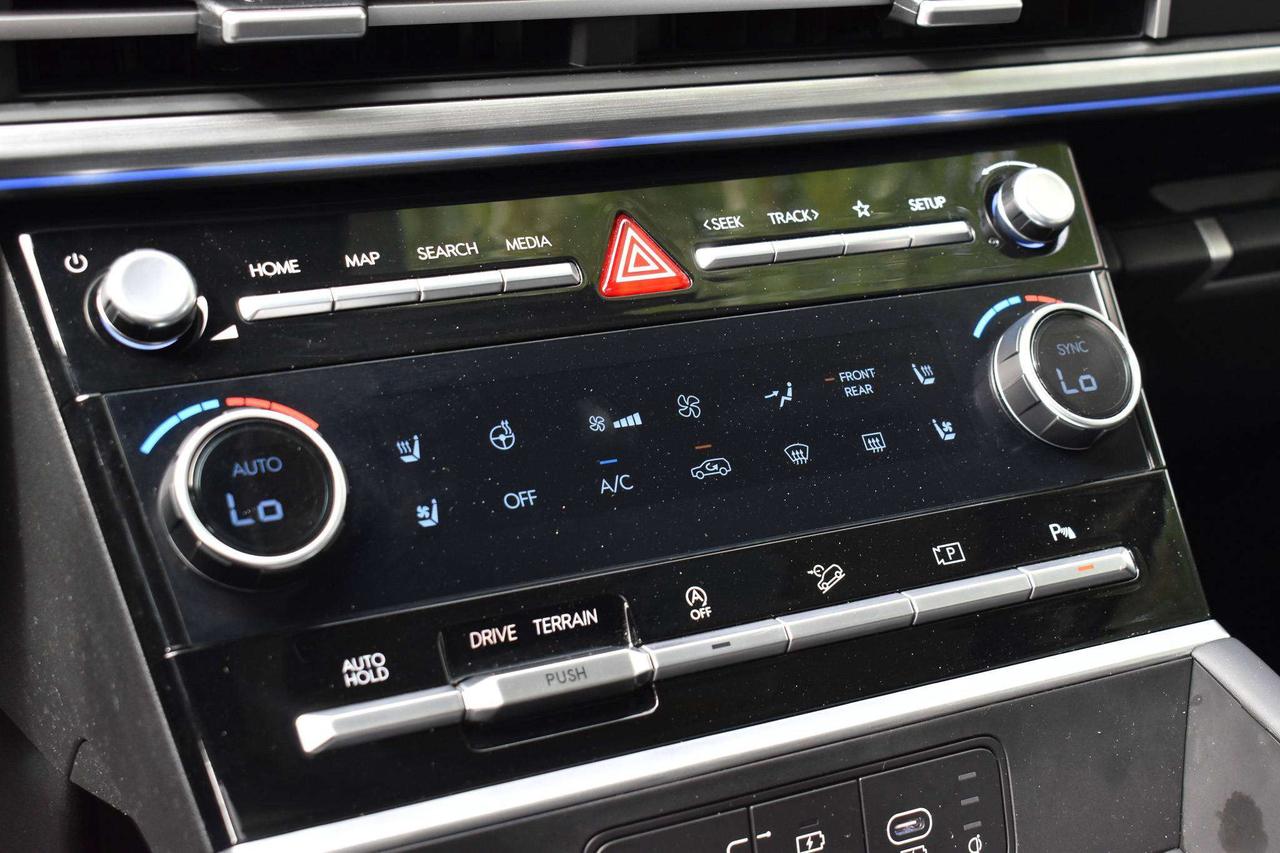 2025 Hyundai Santa Fe Luxury Photo