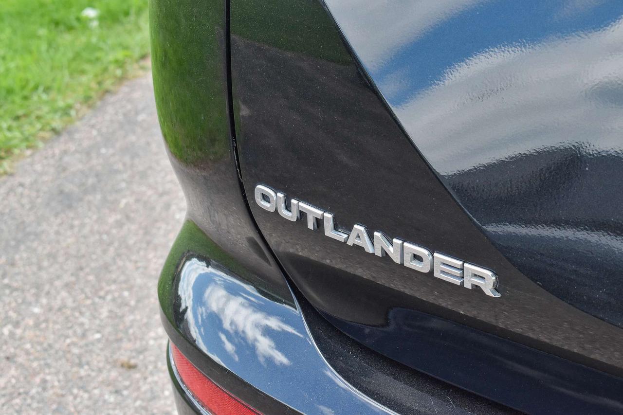 2023 Mitsubishi Outlander SE Photo