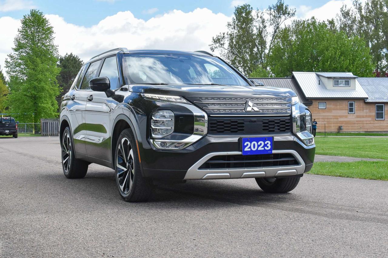 2023 Mitsubishi Outlander SE Photo